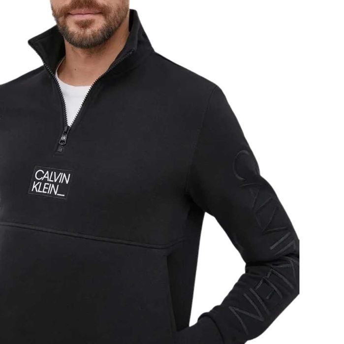 Оригинална мъжка жилетка Calvin Klein K10K107694 !