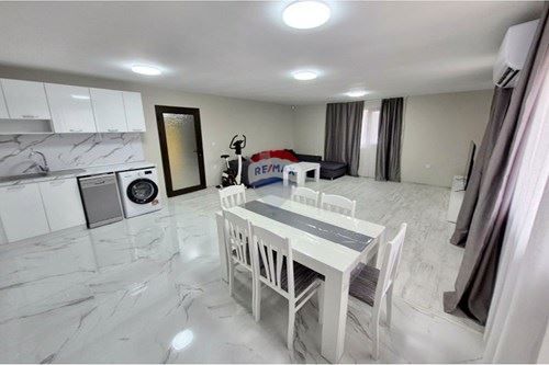 Продава се Къща в Варна, Галата - 730 кв.м за 343 €/кв.м - Снимка #2