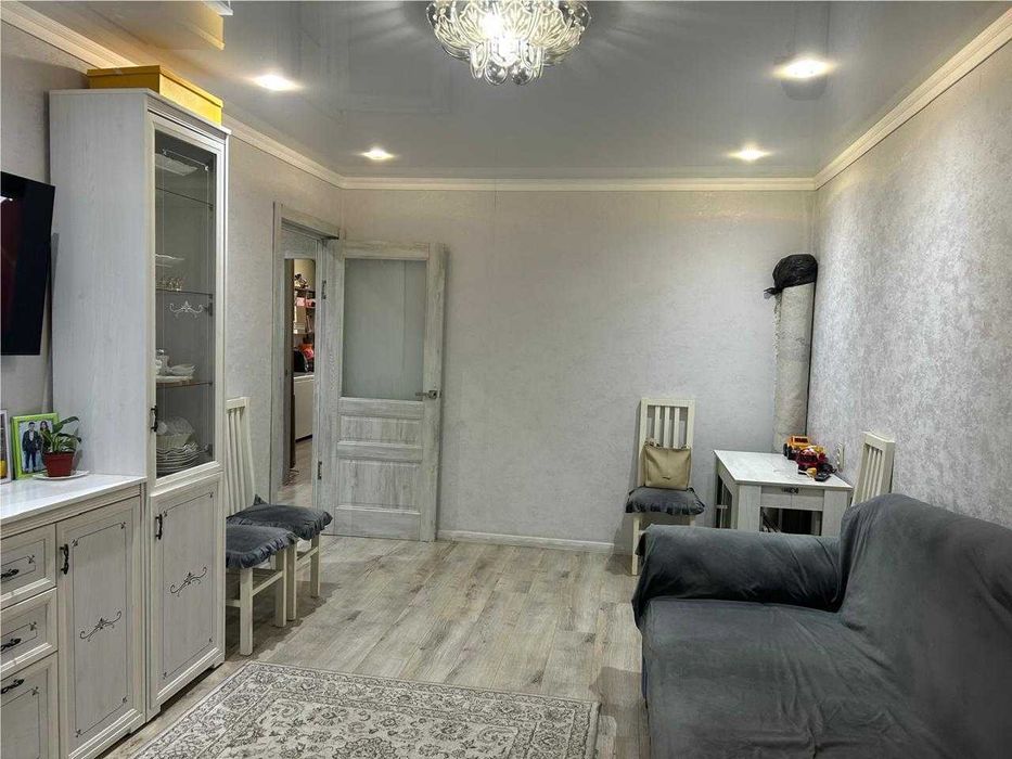 Срочно! Продам отличную 3-комн квартиру на 16 мкр с кап. ремонтом