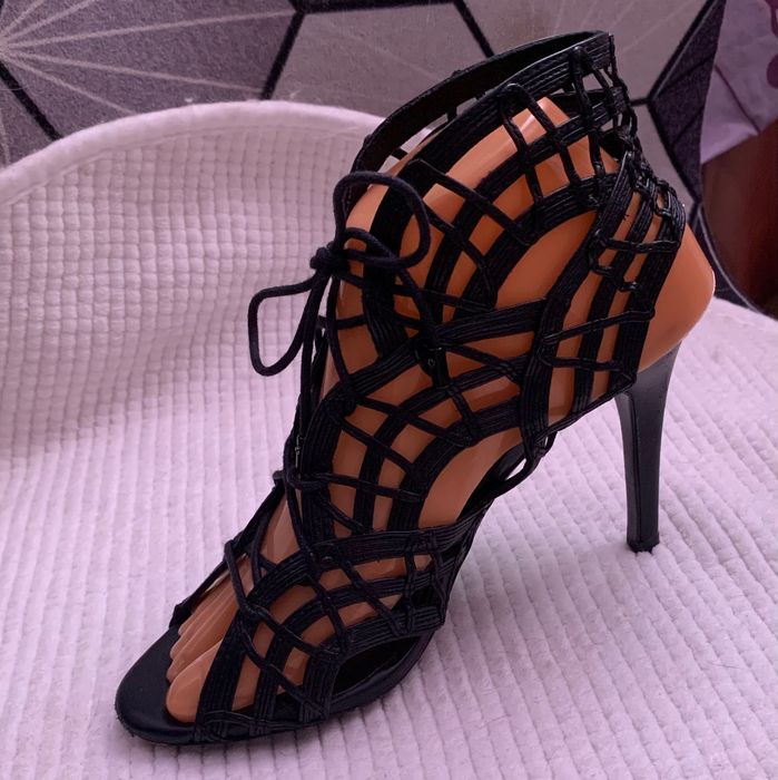 Продам туфли и босоножки от известных мировых брендов(MK,Cantirini)