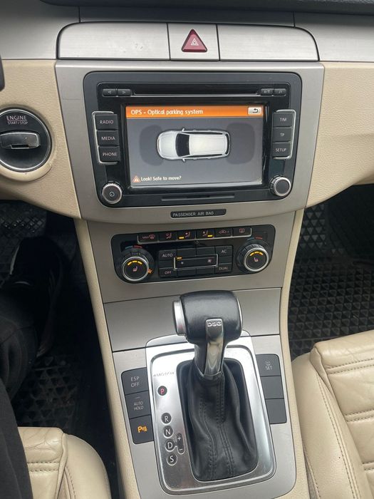 VW Passat B6 R line 4x4-Bixenon/Piele/Carte service-Import