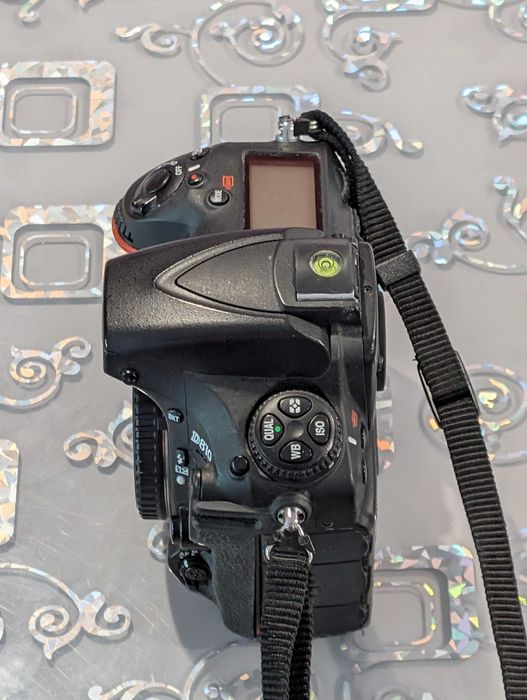 Nikon D810 + Nikon 18-35mm + Nikon 50mm + flash + tuburi +altele cadou