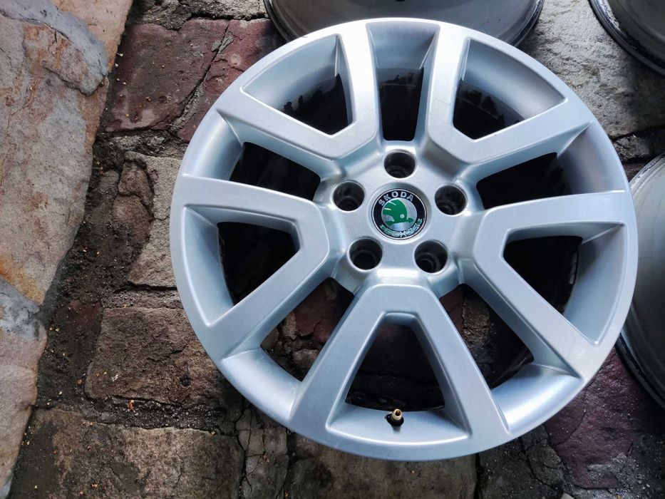 Skoda 17 цола 5х112 оригинални алуминиеви лети джанти Шкода 5x112
