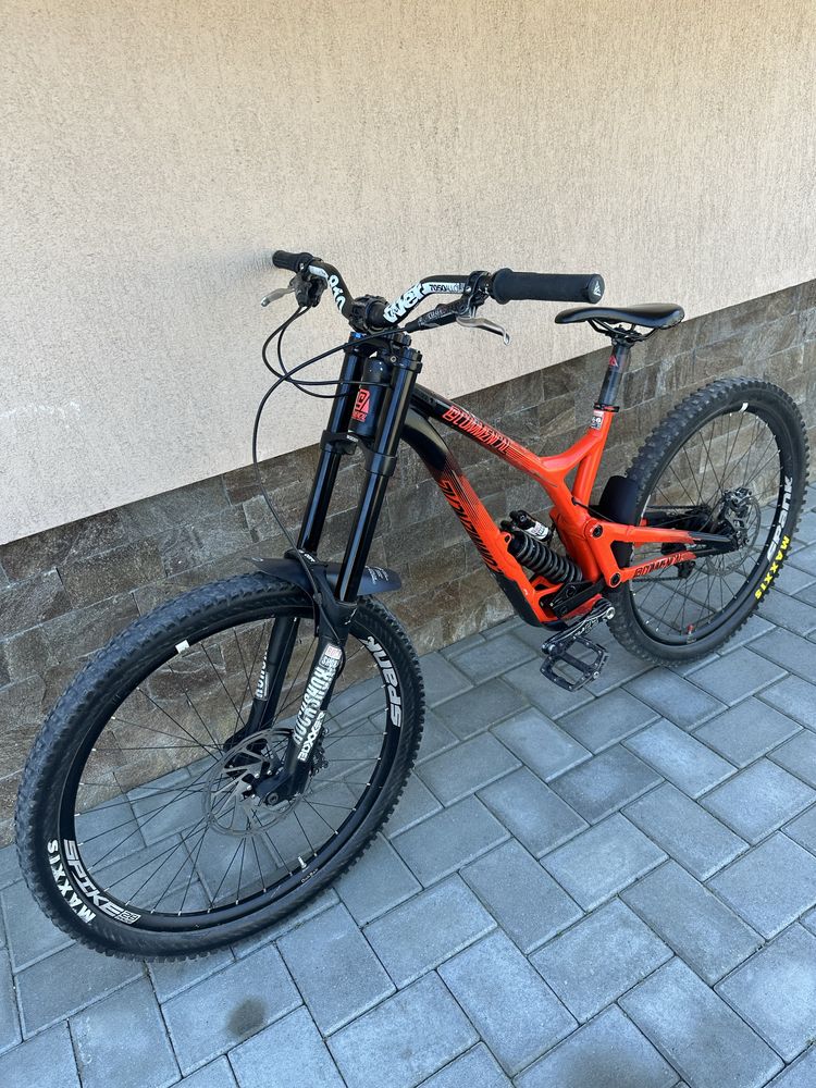 Vand bicicleta commencal 2018 în stare impecabilă