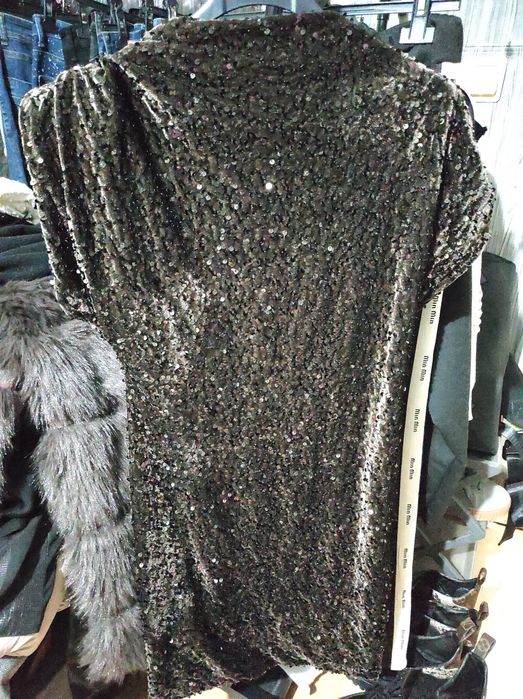 Рокля с пайети в бяло и кафяво