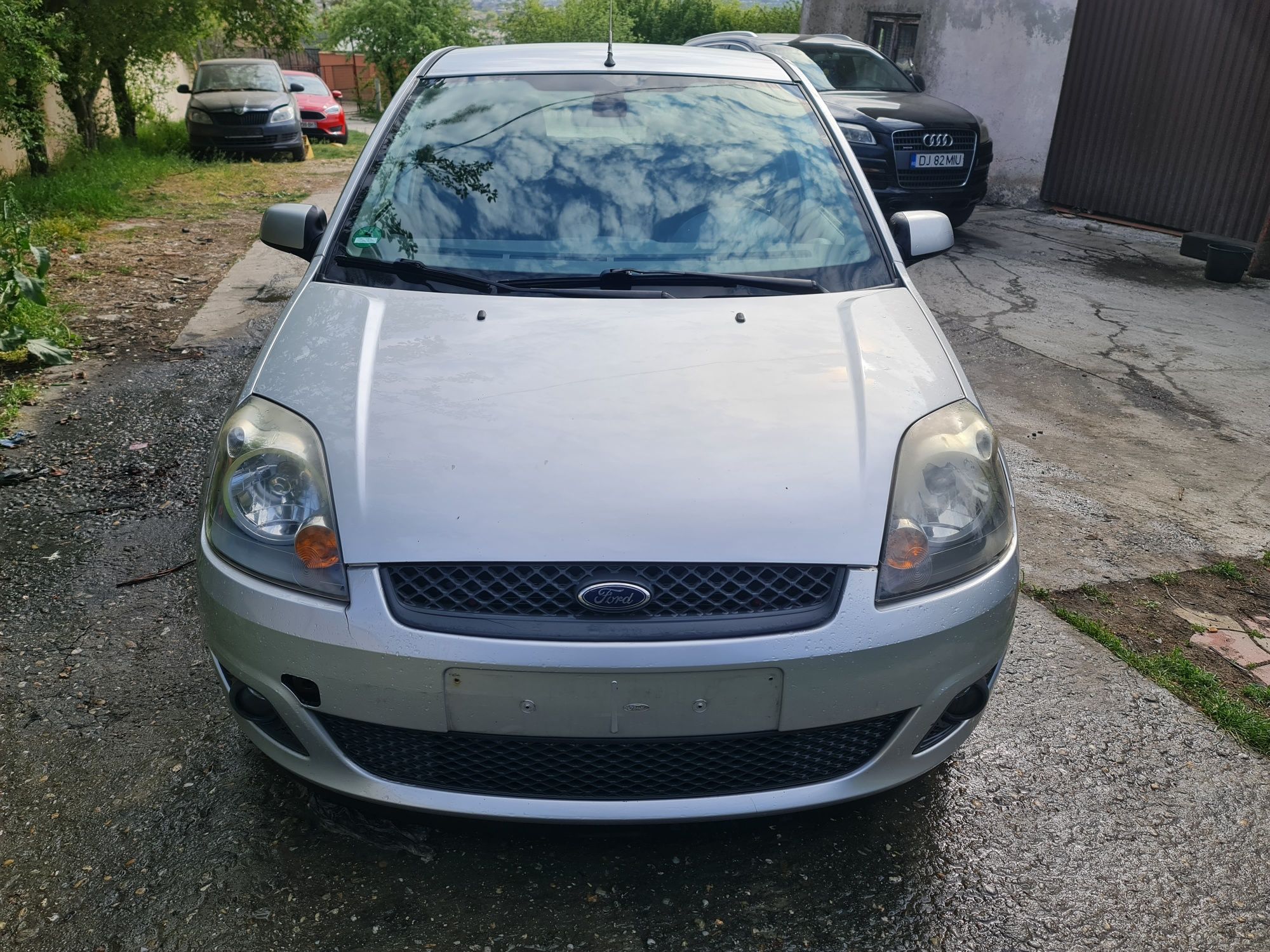 Vând Ford fiesta 1.4 benzina