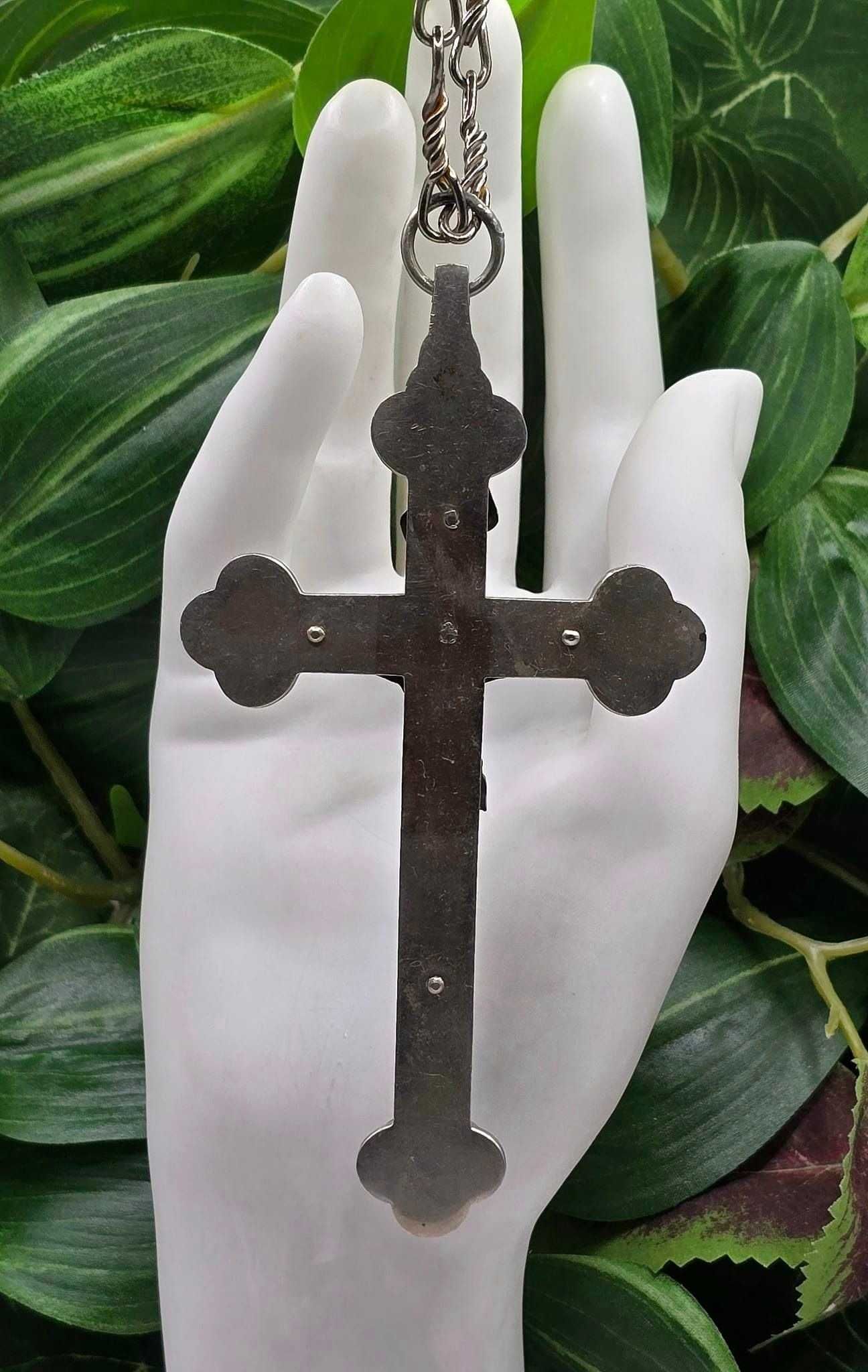 Lanț lung cu crucifix pectoral vechi