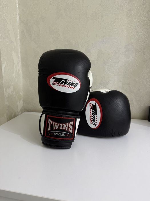 Twins perchatka boks