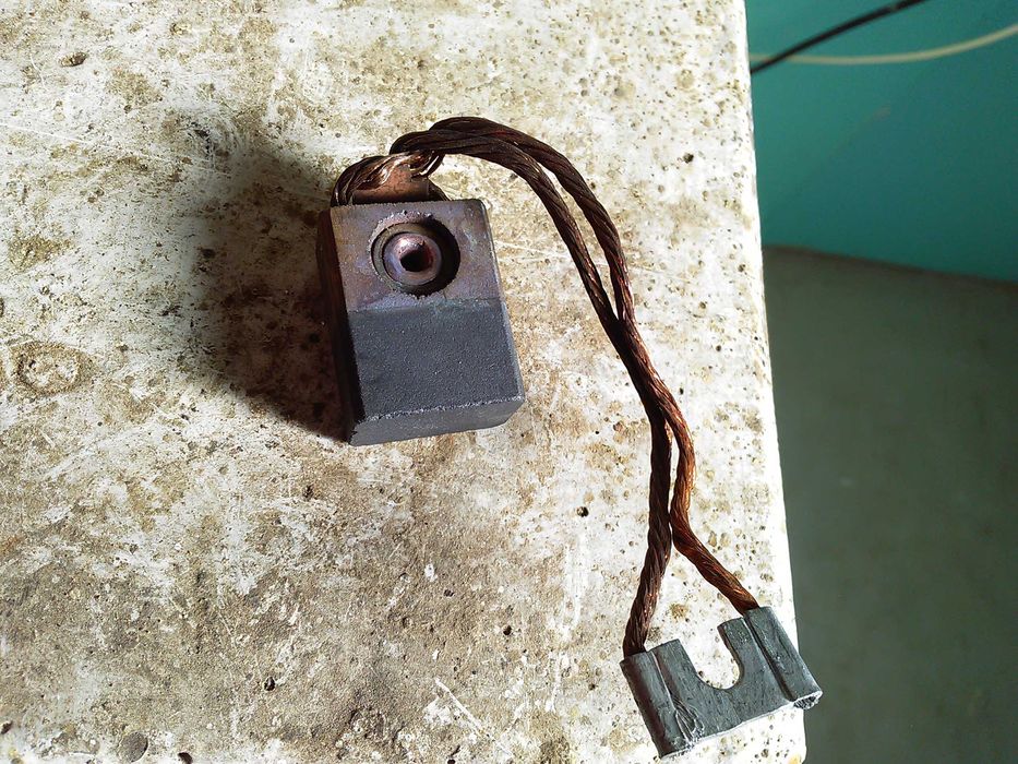 продавам графитни четки