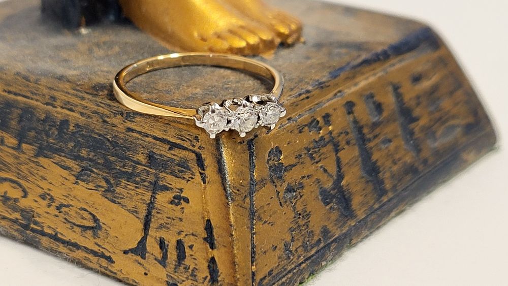 Inel aur, 3 diamante naturale, 18k