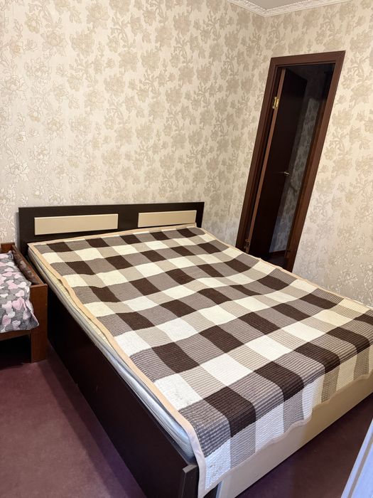 Продам двуспальную кровать