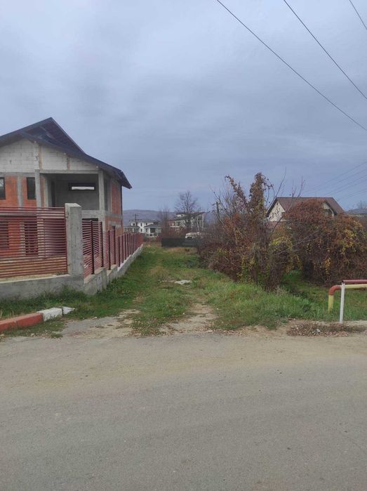 Vând teren intravilan