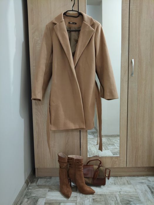 Дамски лот от палто и боти