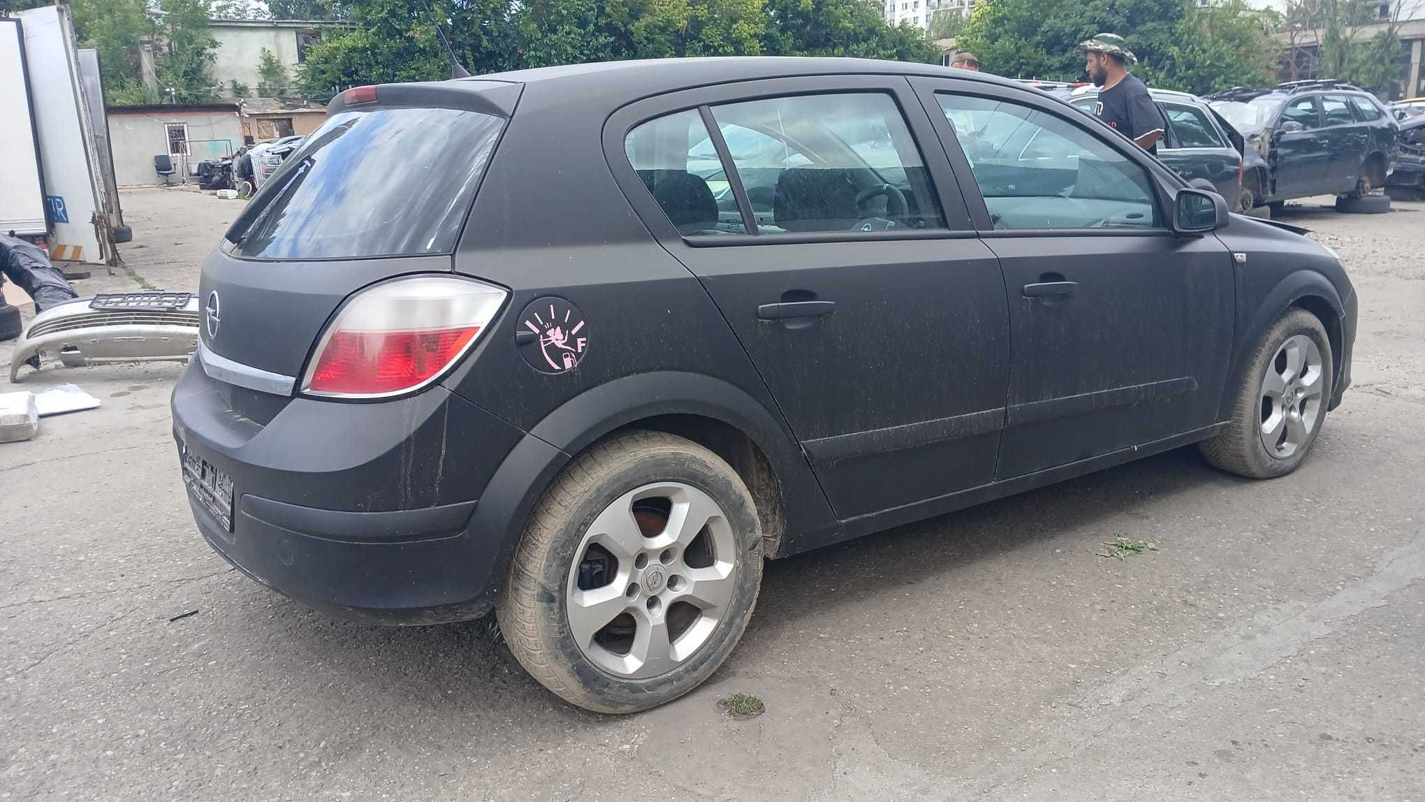 Dezmembrez Opel Astra H HB 1.6 BENZINA DIN 2004 - Z16XEP