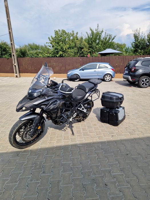 Vând Benelli trk 502x