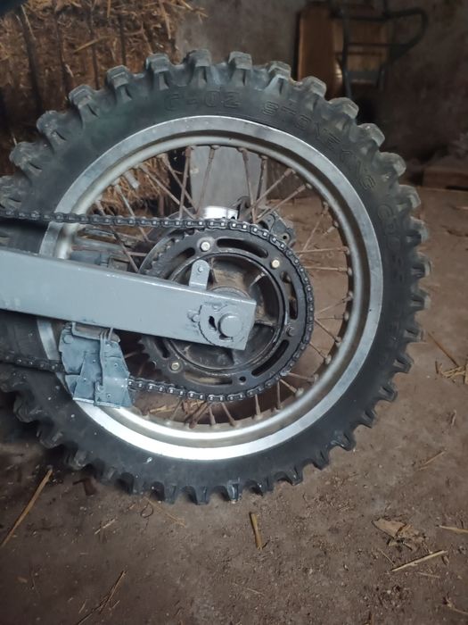 Vând cauciuc Mitas dimensiuni 130-80-17+janta de aluminiu