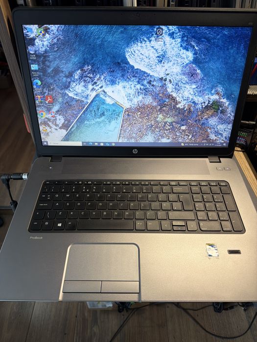 Laptop HP 17 i7 quadcore 8g 256g ssd 1g video
