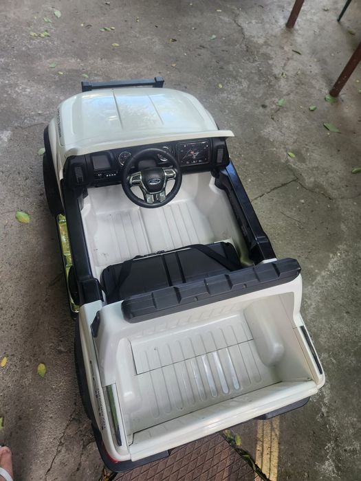 Masinuta electrica pentru copii de pana la 7 ani