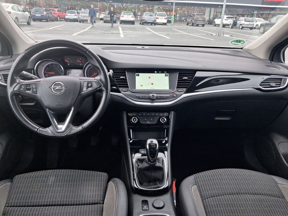 Opel  astra k.  2021