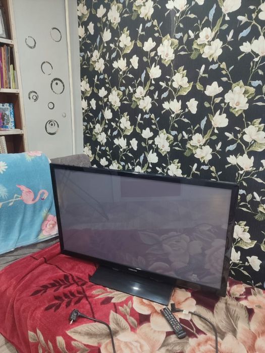 Телевизор Samsung 43 дюйма (109 см)