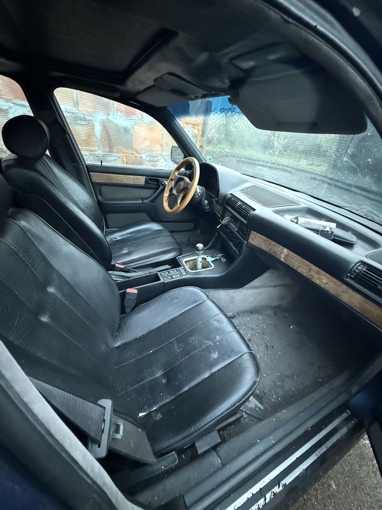 BMW E32 730i.