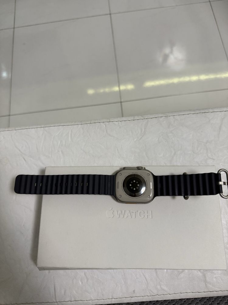Apple Watch Ultra 2 49 mm Natural Ti Navy Ocean Band