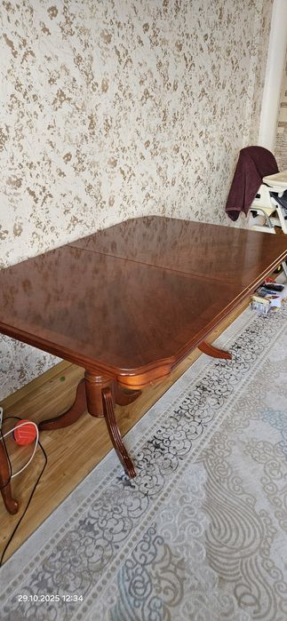 Продам Стол и 6 стульев