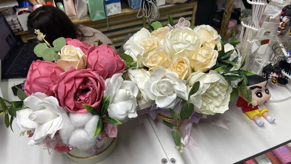 Букет из мыльных цветов,подарочные боксы,букеты из конфет