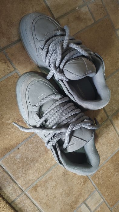 Vând adidași impecabili