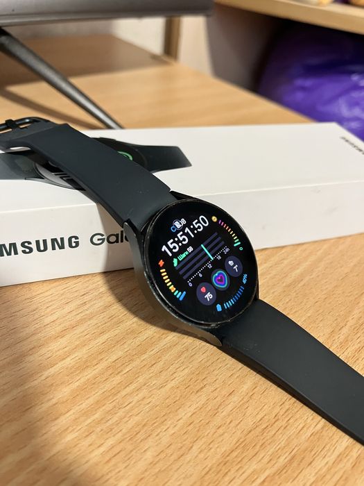 Samsung Galaxy Watch 4 sotiladi
