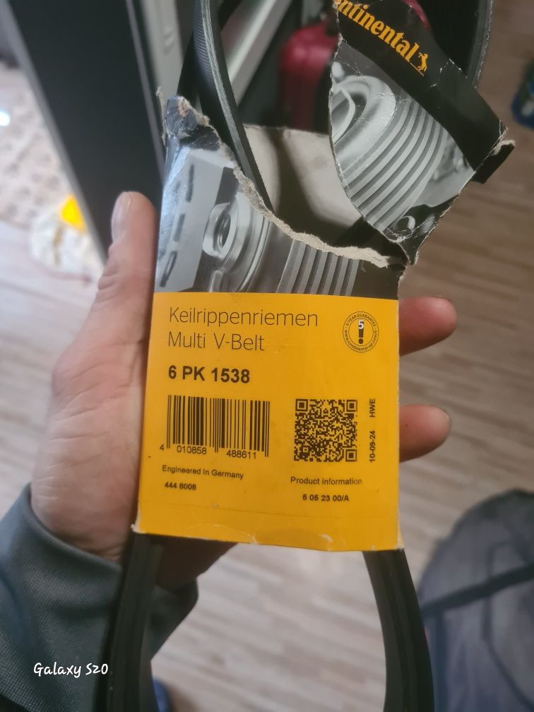 Продавам части за коли.