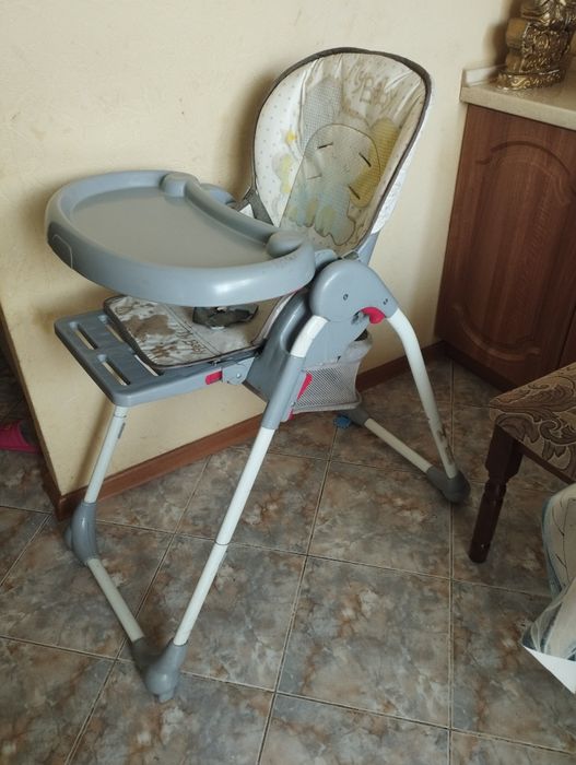 Срочно в связи с переездом стульчик для кормления