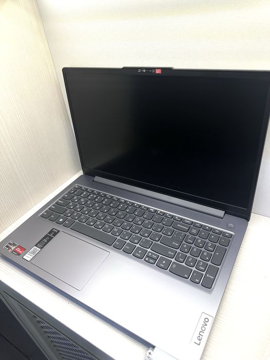 Lenovo Ideapad Slim 3 AMD Ryzen 5 7520U