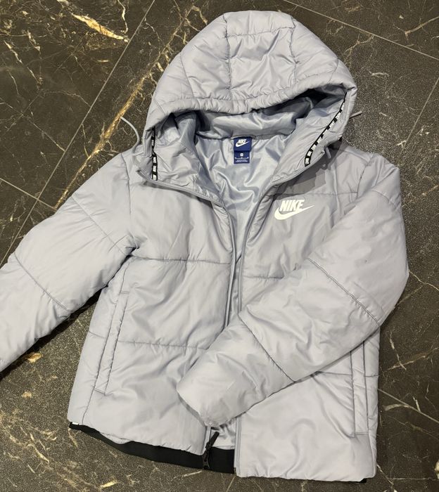 Дамско яке- Nike