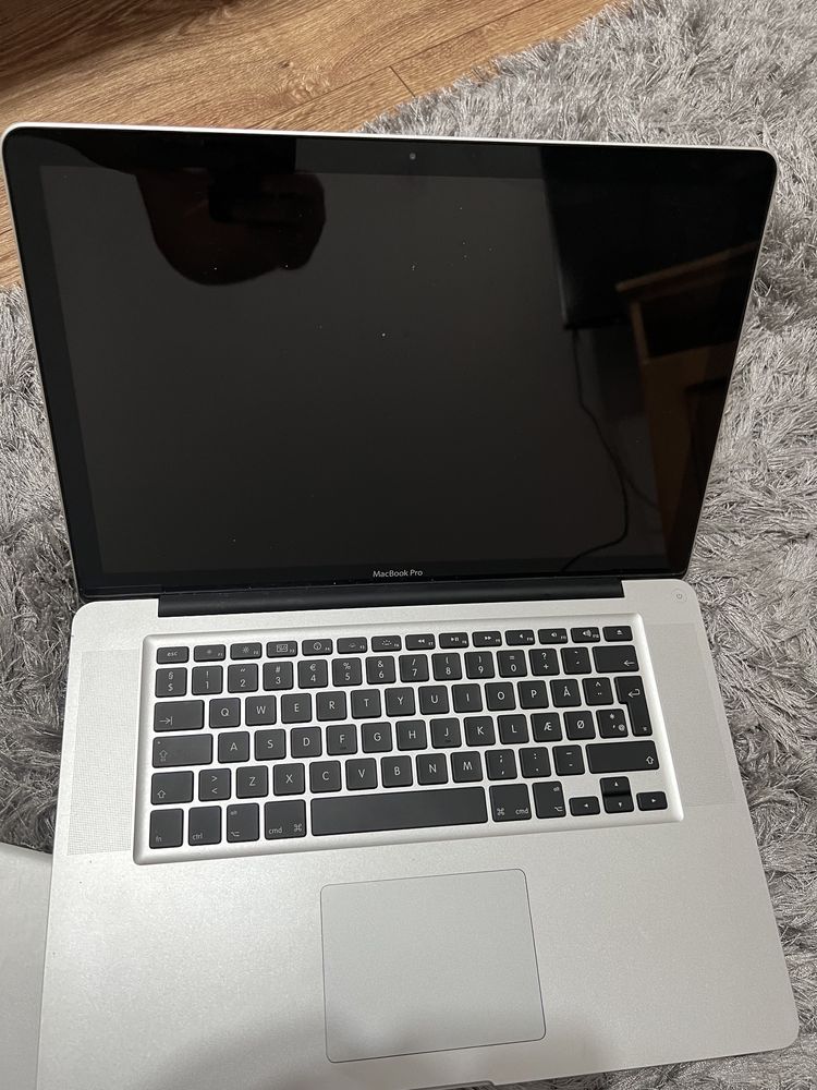 Laptop apple macbook pro 15 core i7 2.0 early 2011