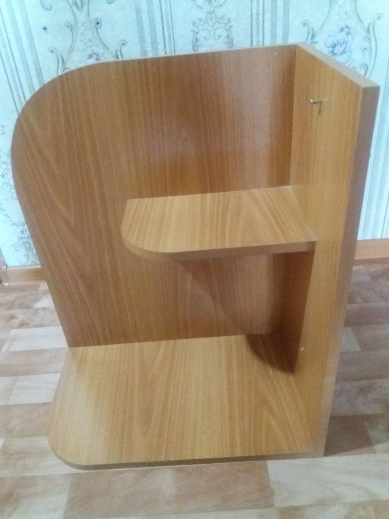 Продам новую подставку под телефон .можно использовать  бане .и цветов