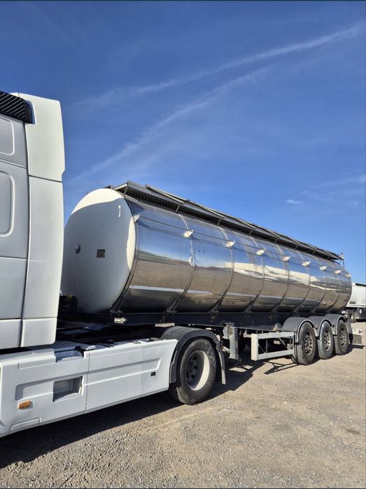 Semiremorca Cisterna produse alimentare Menci Cardi