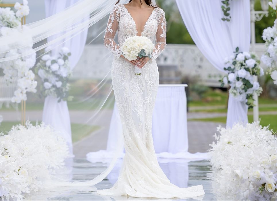 Rochie mireasa plus voal
