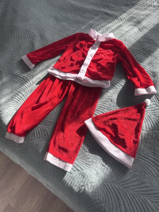 Продаю новогодний костюм санты