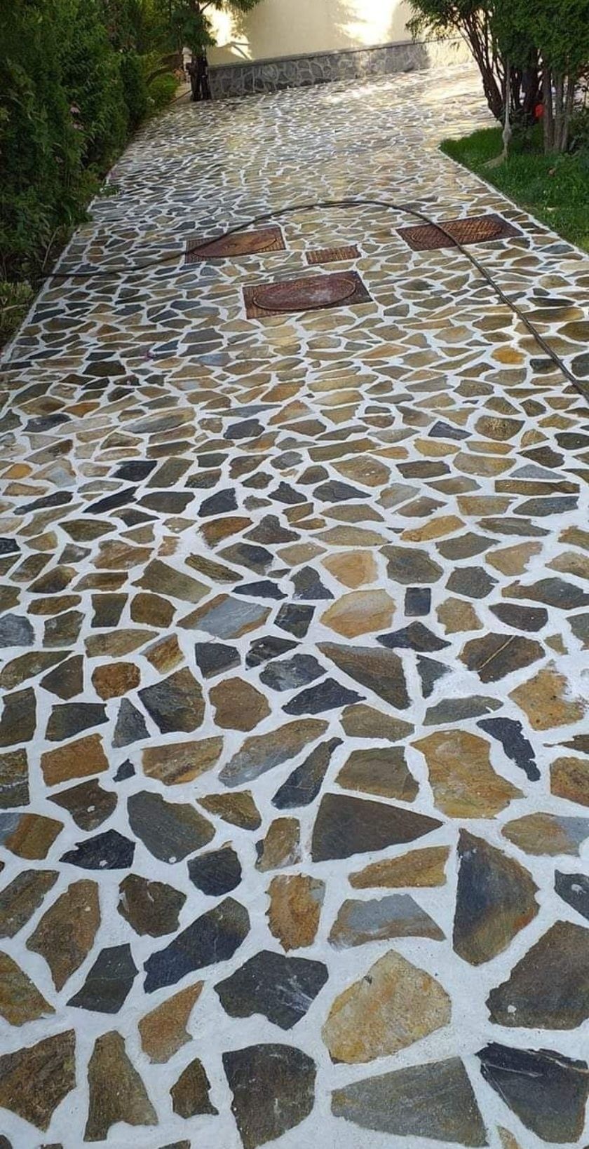 piatra naturala de munte si montaj