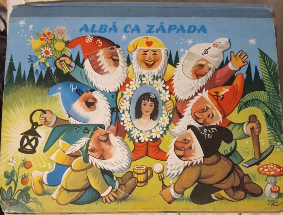Vând/Schimb obiecte vechi,preț în funcție de obiectul ales.