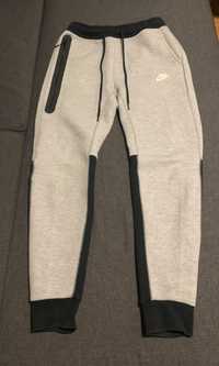 Pantaloni nike tech fleece