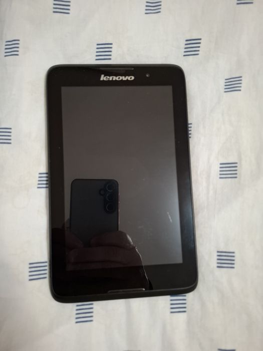 Продавам таблет Леново