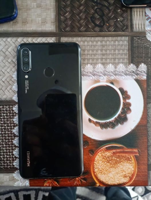 Vând Huawei p30 lite 300lei cu memorie de 256GB