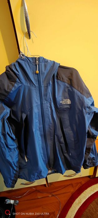 Vând Geaca the north face