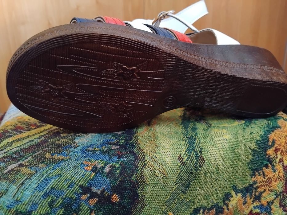 Sandale cu curele colorate