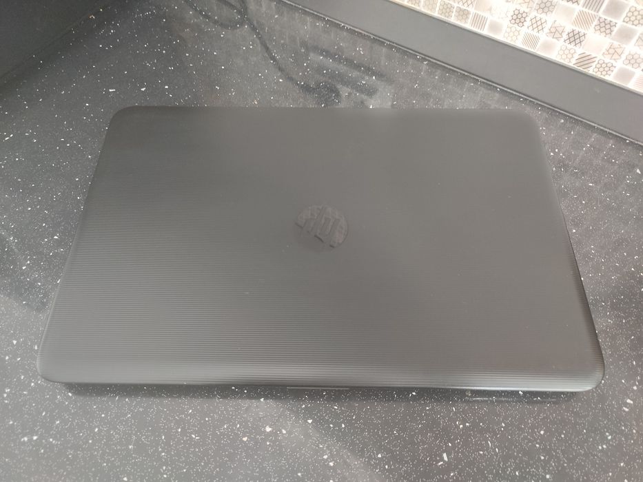 Laptop Gaming HP 15 - i3-6006u/ 12gb ddr4/ SSD/ Video R5-M330