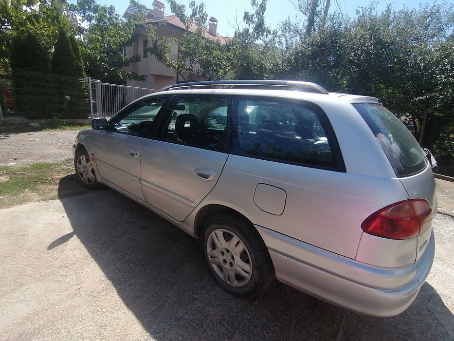 Продавам Тойота Авенсис