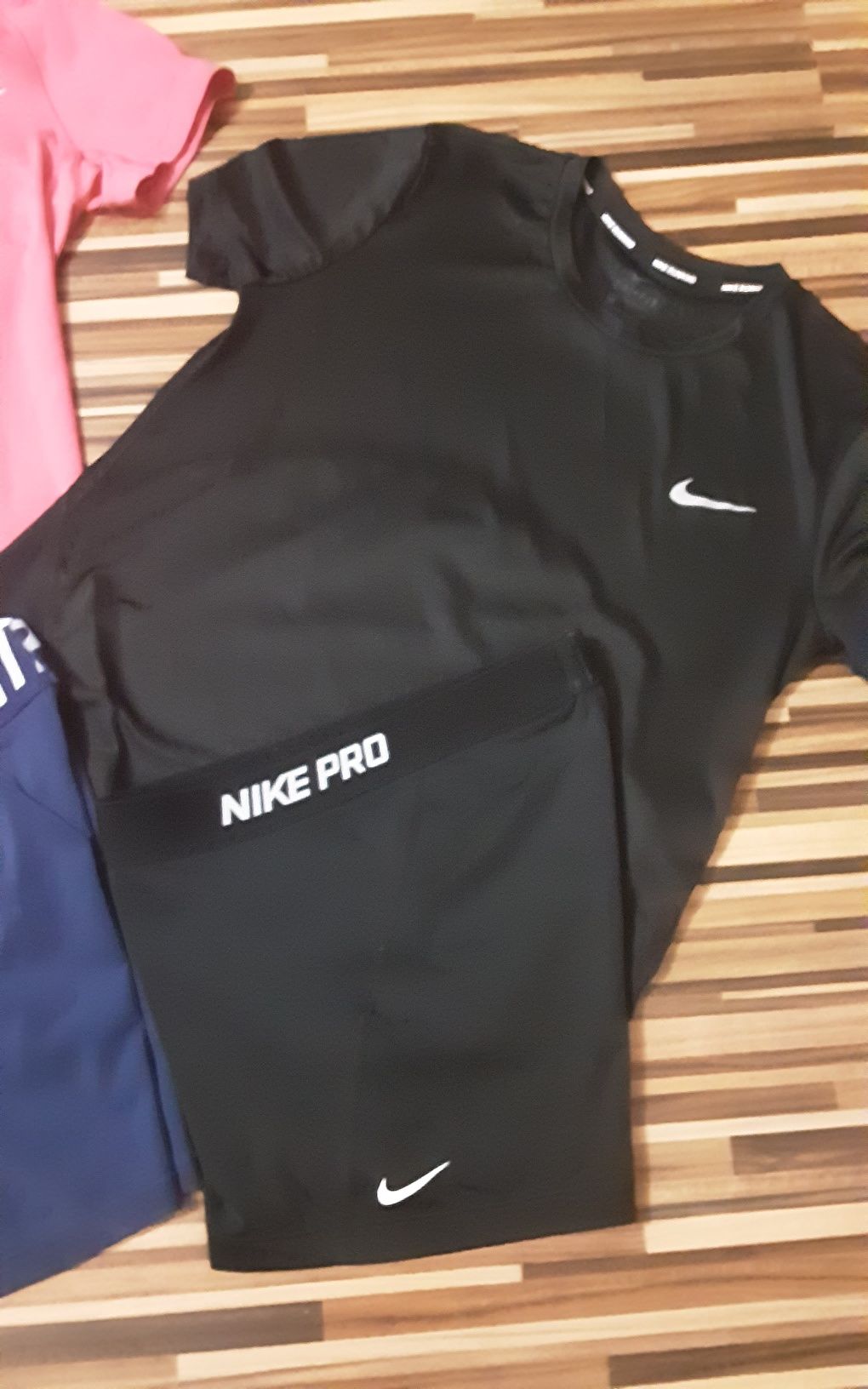 (S) NIKE PRO оригинални къси клинове (35лв) и тениски (30лв)