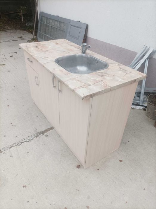 Кухня.Шкаф с мивка и батерия чисто нов неизползван.